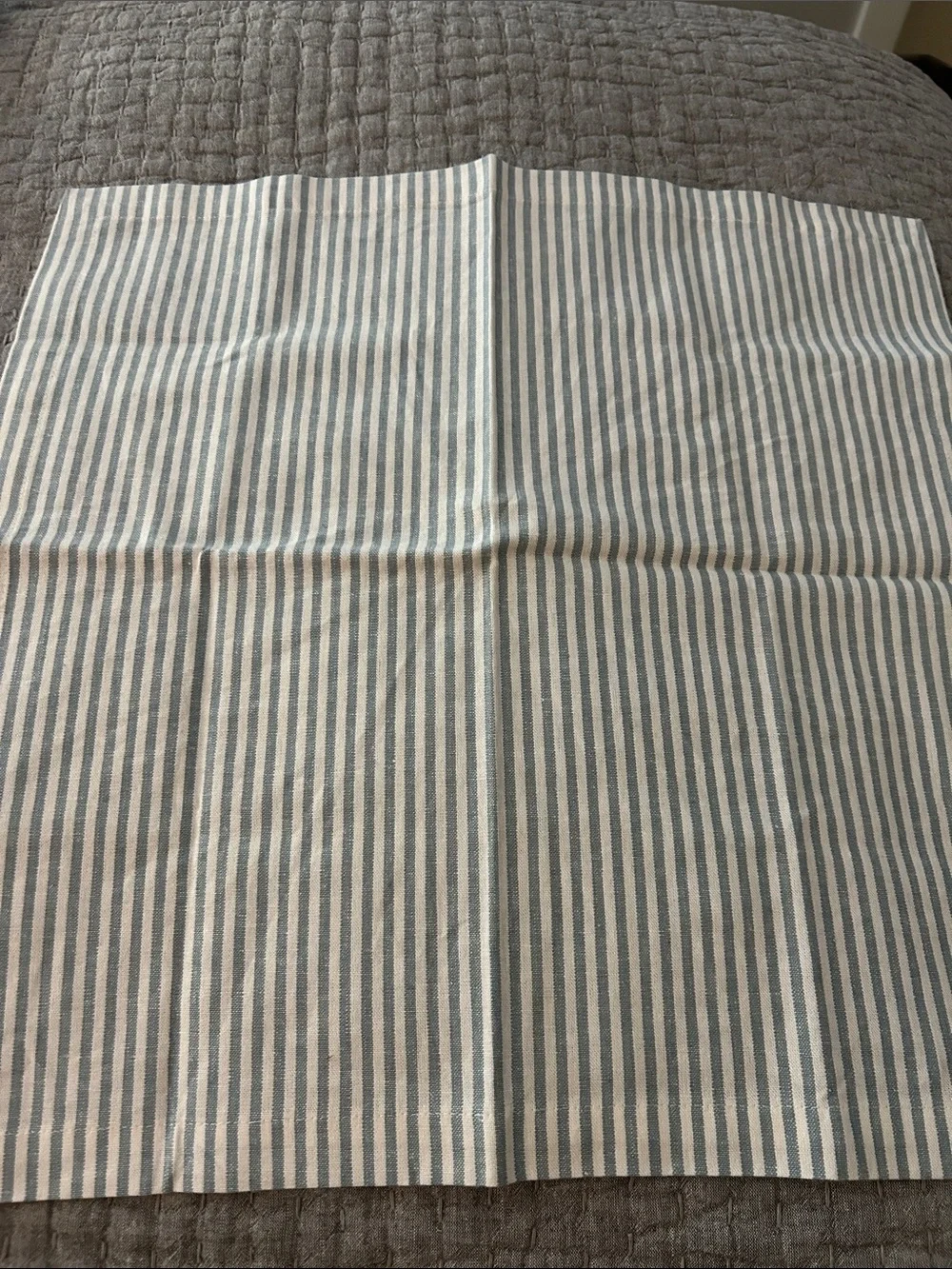 Pottery Barn Teal and Cream Wheaton striped Table Runner and 4 cloth napkins set
